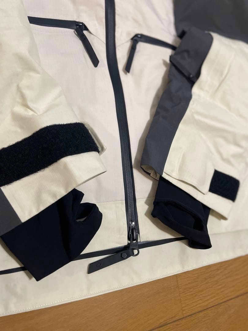 peak performance バーティカル GORE-TEX Pro W