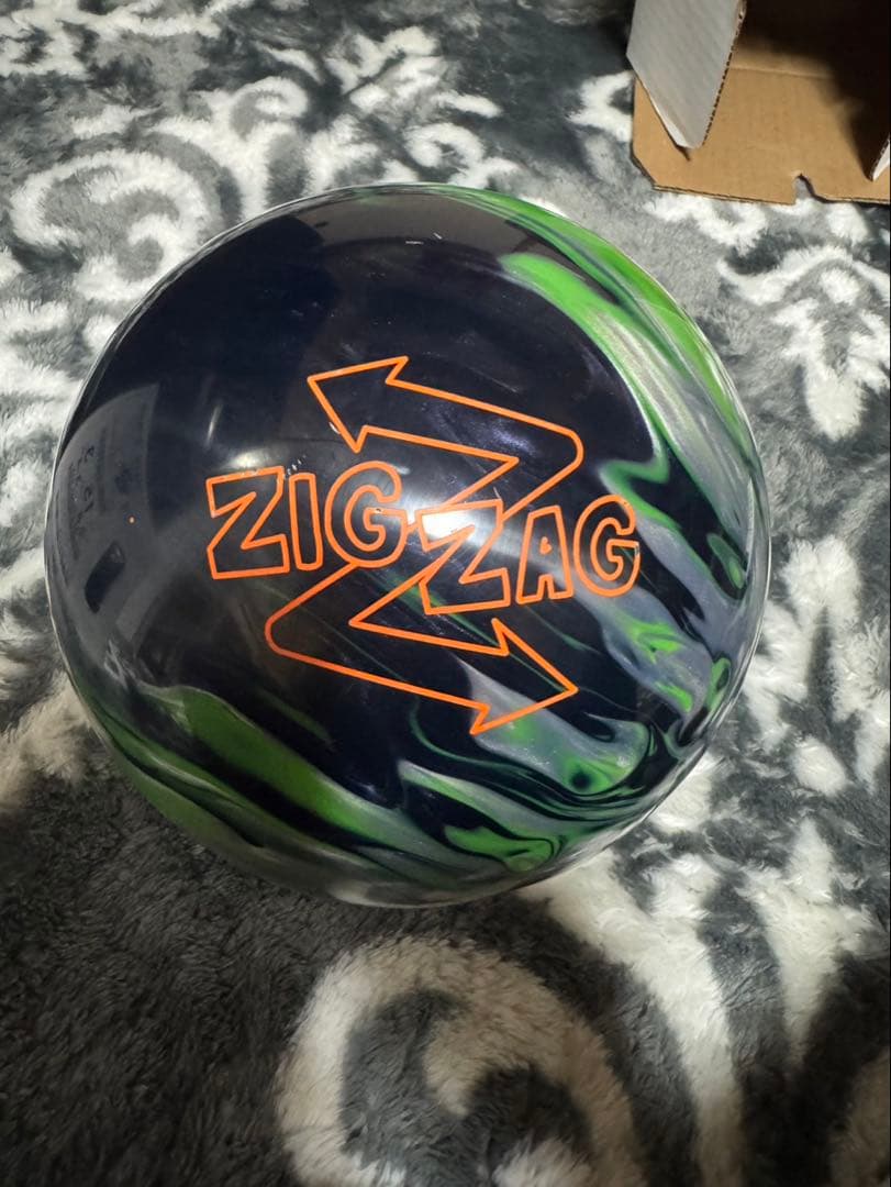 Radical Zig Zag ボウリングボール 15ポンド