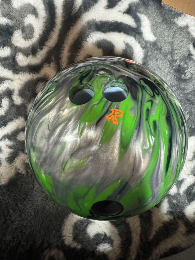 Radical Zig Zag ボウリングボール 15ポンド