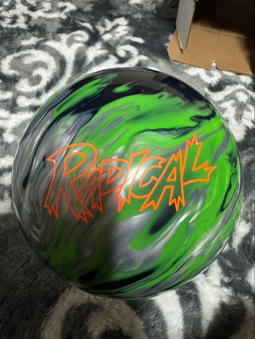 Radical Zig Zag ボウリングボール 15ポンド