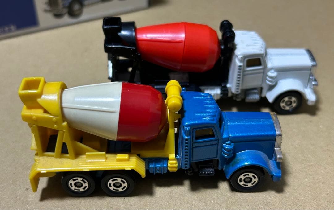 日本製 トミカ アメリカン ミキサー車