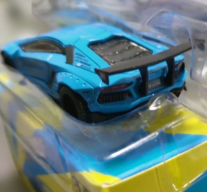 ミニカー LBWorksLamborghini Aventador Light Blue