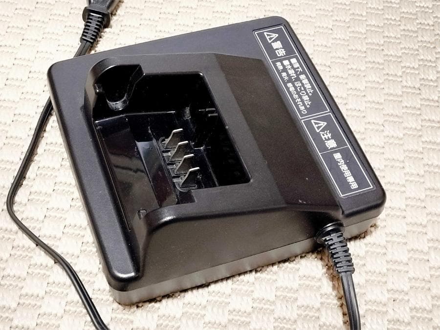 中古: パナソニック電動アシスト自転車バッテリー充電器 NKJ074Z