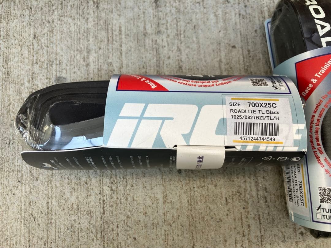 IRC ROADLITE 700×23C チューブレスタイヤ　保管品　新品
