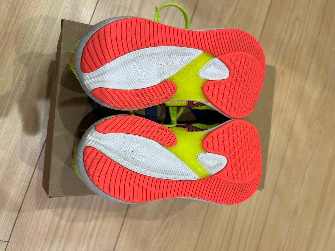 美品　アシックス　ハイパーレーサー23.5センチ
