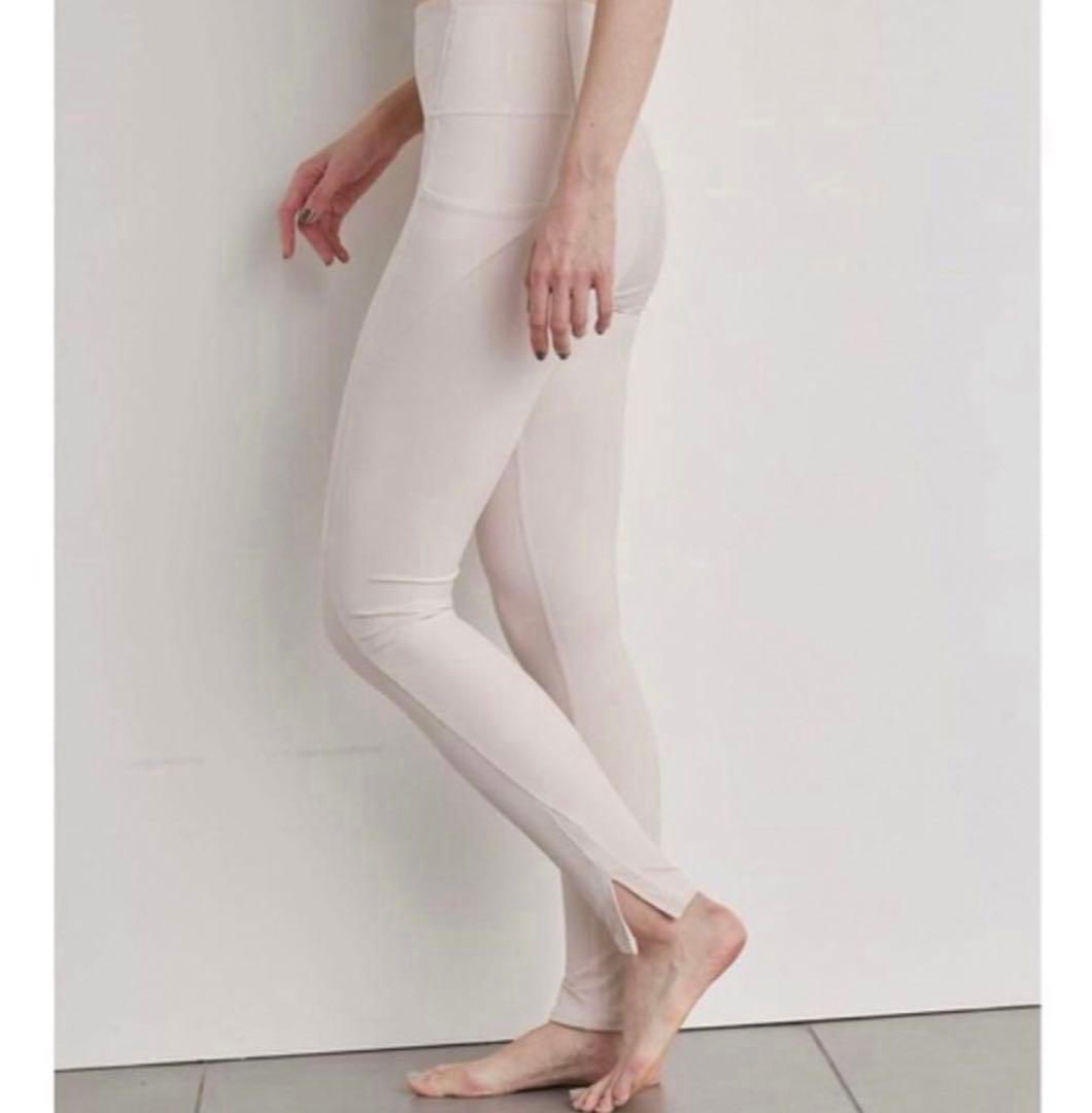 0サイズ emmi yoga エミヨガ サステナレッチレギンス ピンクベージュ