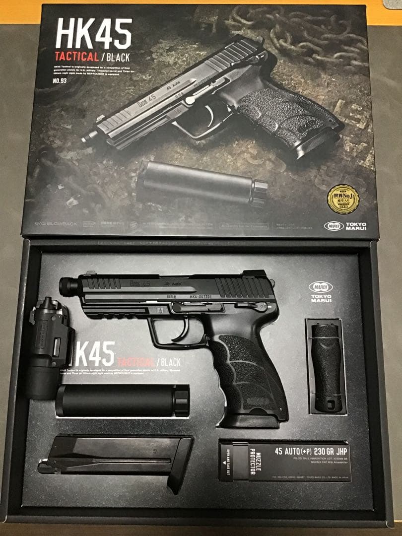 東京マルイ HK45 Tactical 予備マガジンとマルイ製ライト付