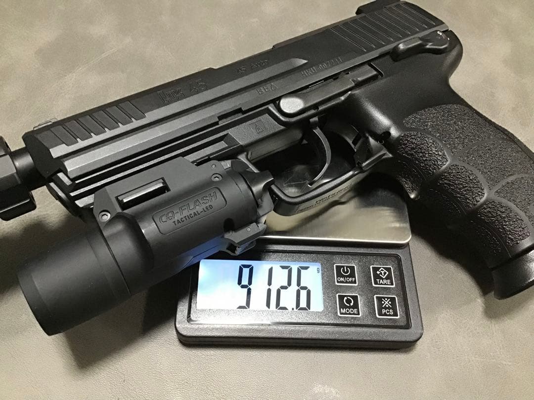 東京マルイ HK45 Tactical 予備マガジンとマルイ製ライト付