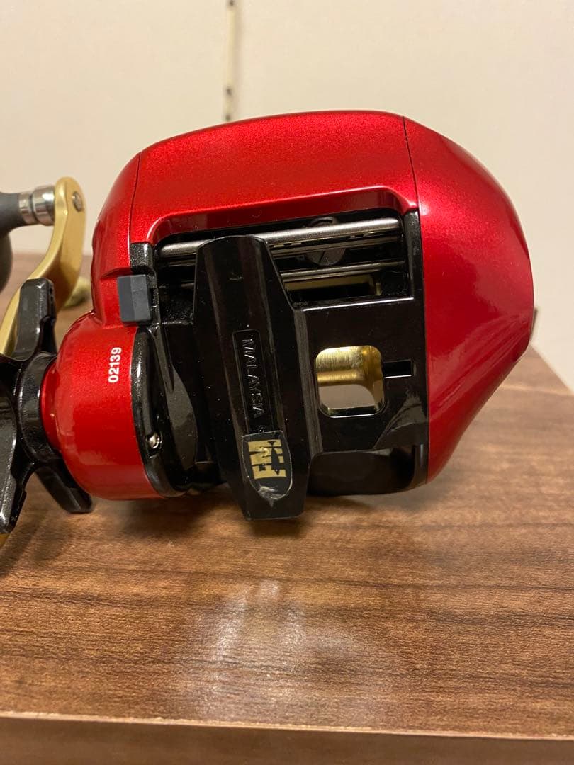 値下げ美品SHIMANO SLS小舟XH 両軸リール 2000XH デジタル表示