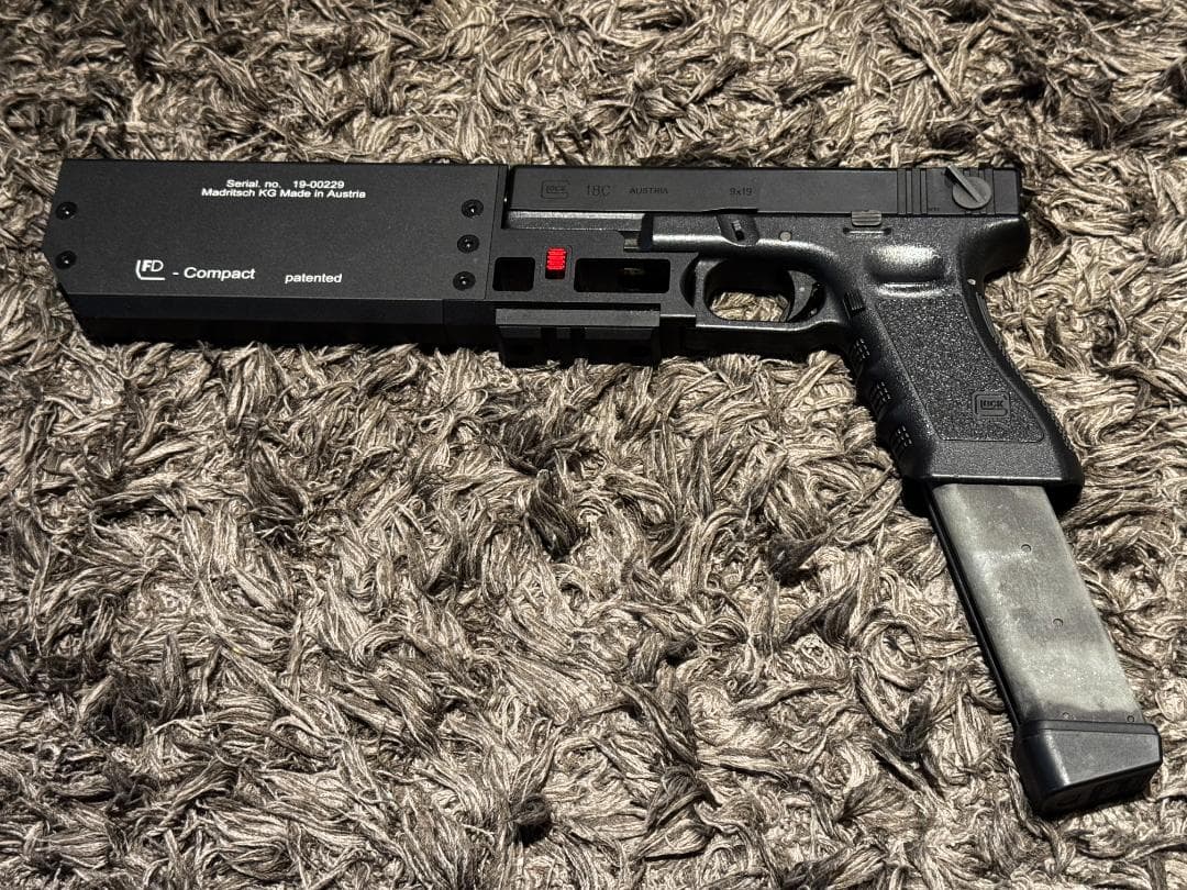 青*可様 東京マルイ ガスガン　グロック18C ゴールド アウターバレルカスタム