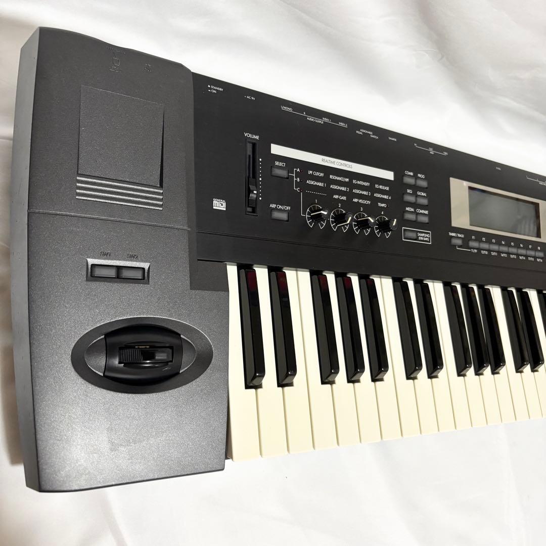名機 KORG コルグ TR61 シンセサイザー 61鍵 付属品多数 動作確認済