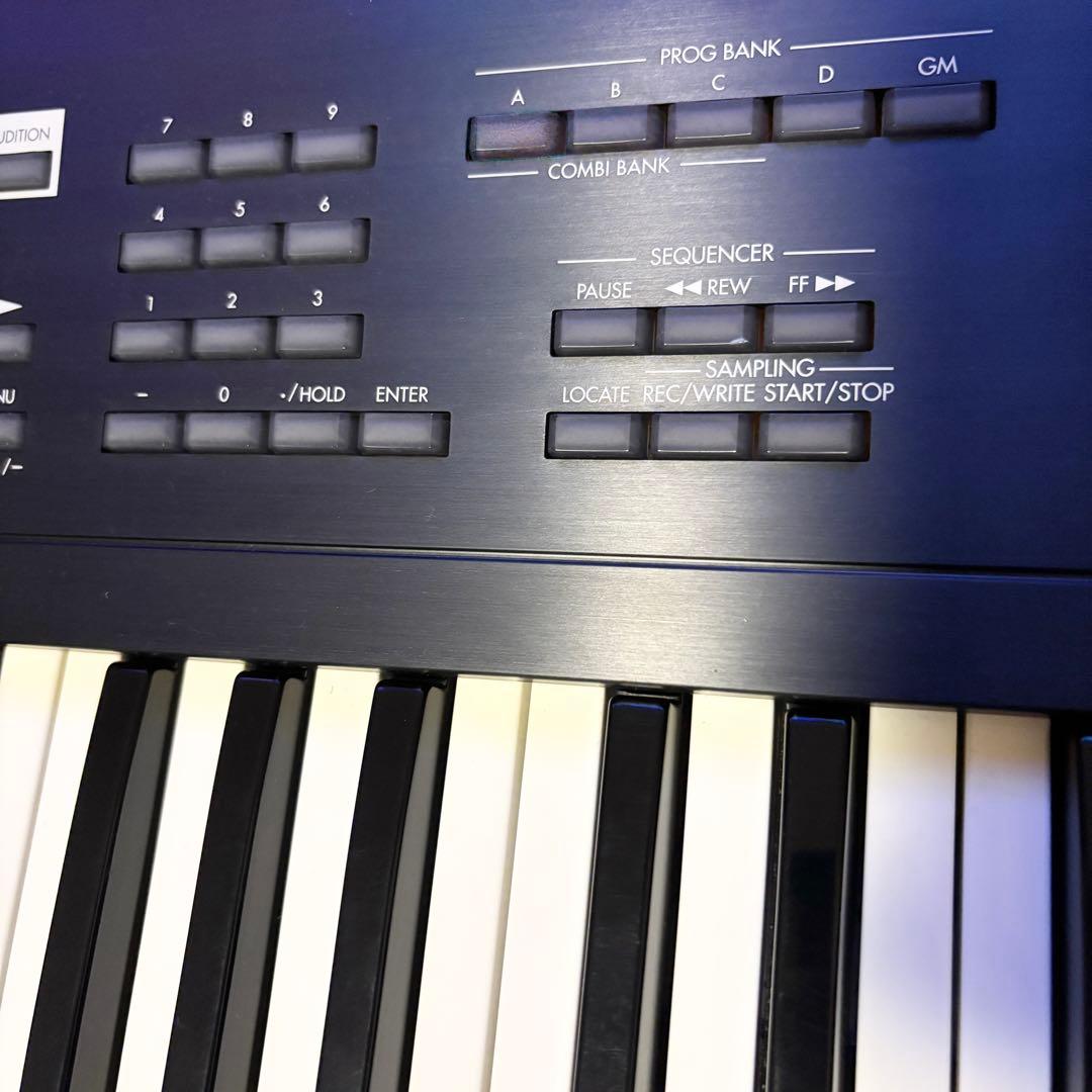 名機 KORG コルグ TR61 シンセサイザー 61鍵 付属品多数 動作確認済