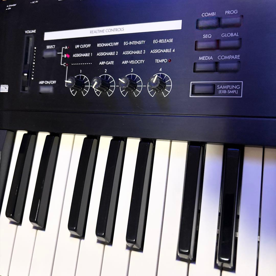 名機 KORG コルグ TR61 シンセサイザー 61鍵 付属品多数 動作確認済