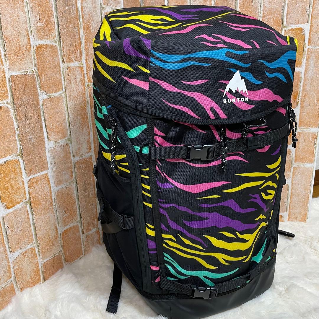 極美品　バートン　ギグ　ブーツバック　48L サファリ 総柄　カラフル