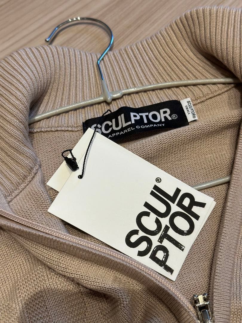 【新品】SCULPTOR スカルプター クラシックロゴシップアップ セーター