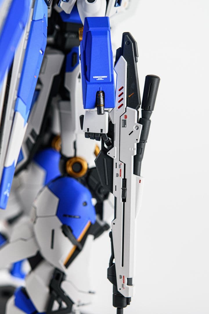 RG Hi-νガンダム 改修済全塗装完成品