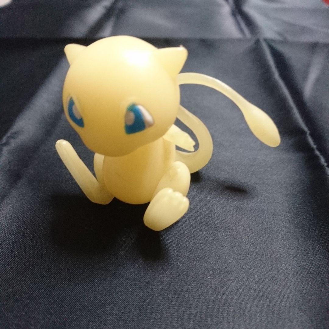 激レア ポケモン ミュウ 蓄光 フィギュア Pokemon