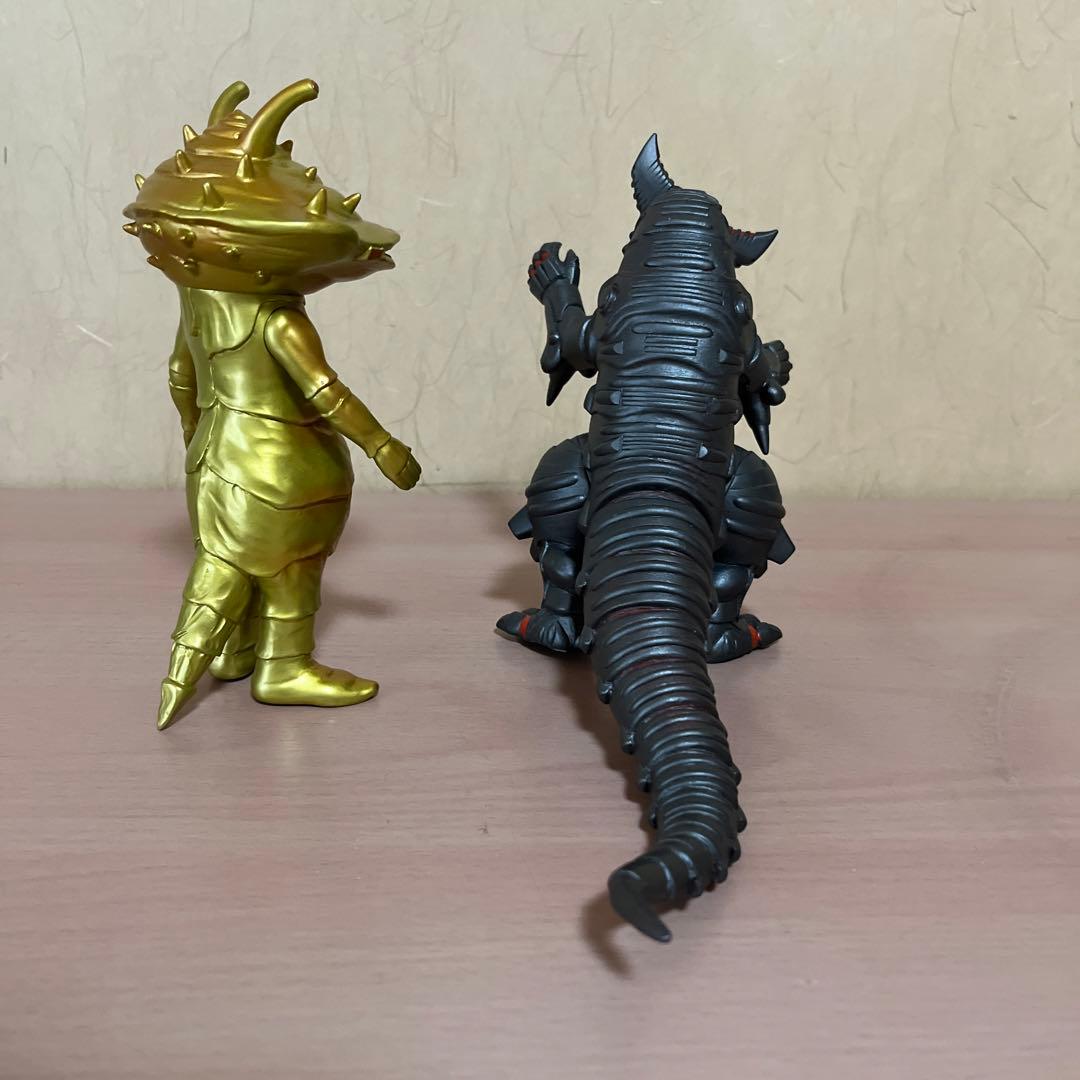⭐️希少・美品⭐️カネゴン 1983年、メカゴモラ 2010年　フィギュア／ソフビ