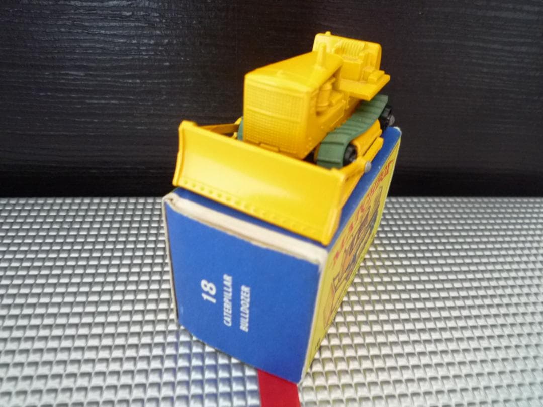 MATCHBOX N°18 CATERPILLAR BULLDOZER 1961