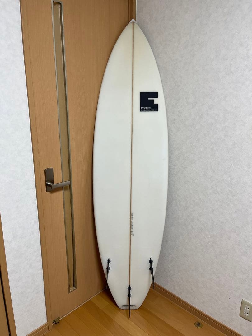 ESSENCE サーフボード　ケース付き