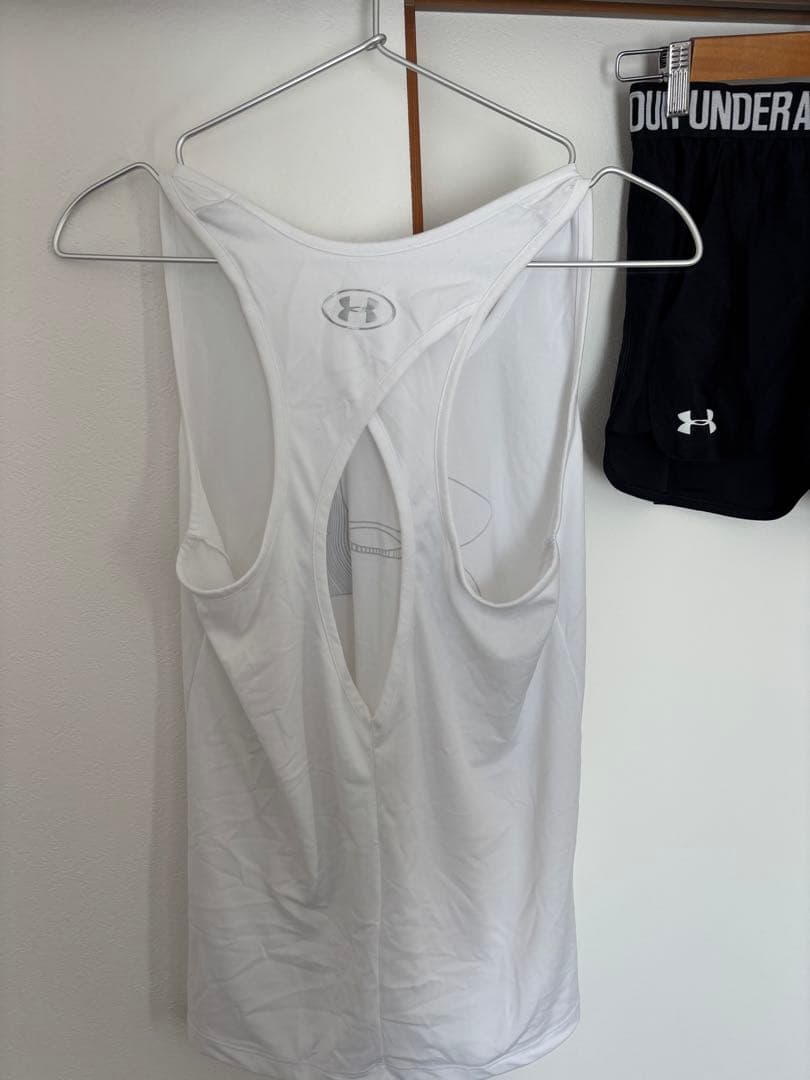 Under Armour シャツ３枚、パンツ１枚セット半袖Tシャツ M