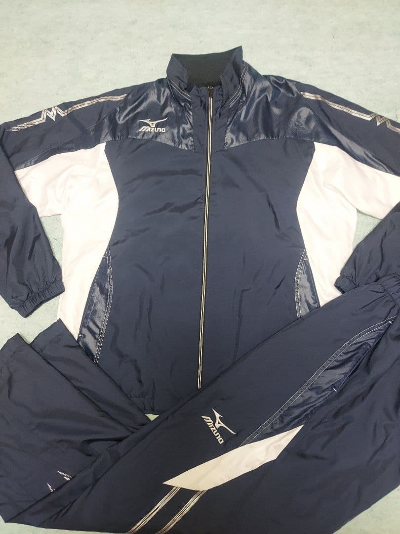 ミズノ　ブレスサーモ　ウィンドブレーカー上下　Lサイズ　かなり美品