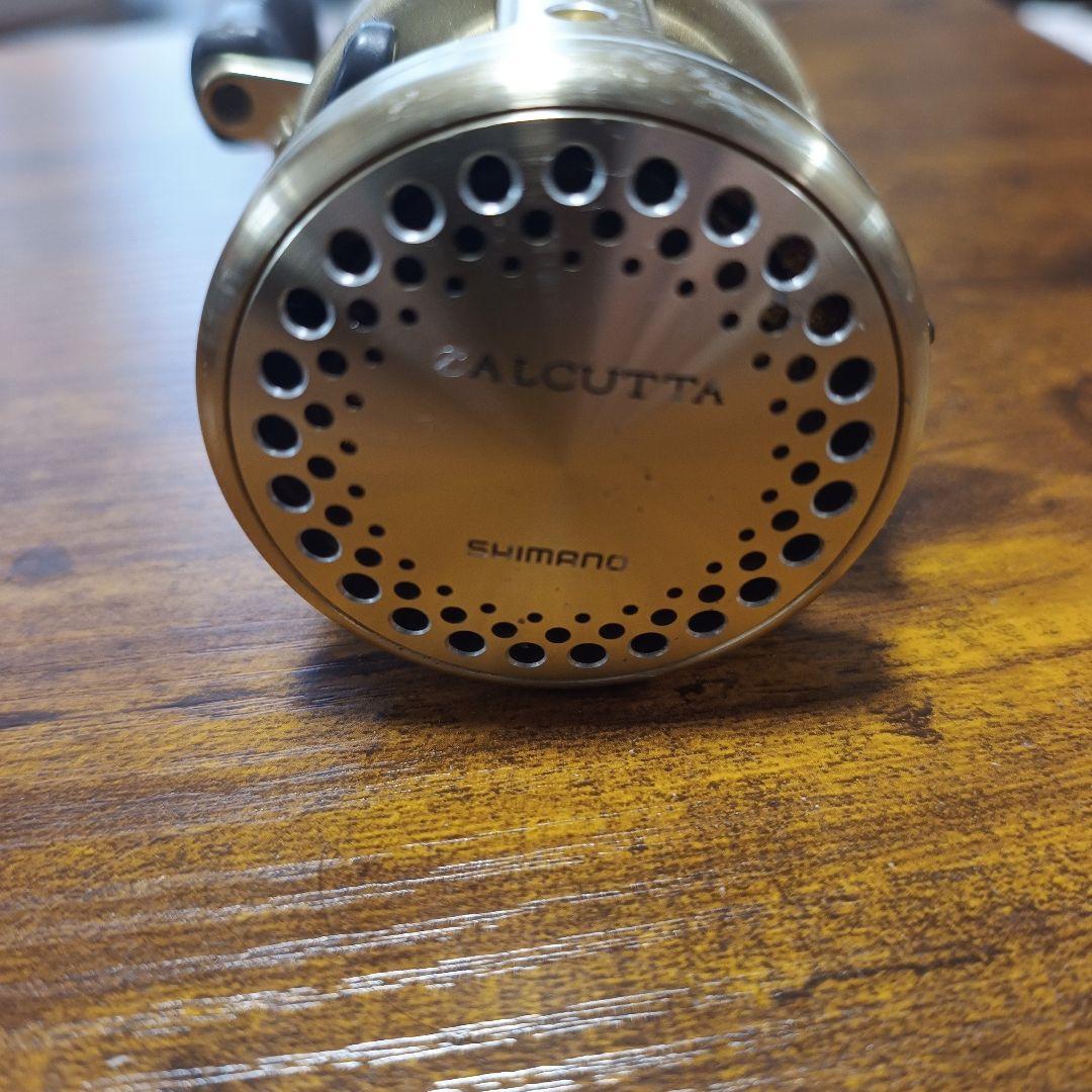 シマノ カルカッタ200XT 動作品 丸型ベイトリール
