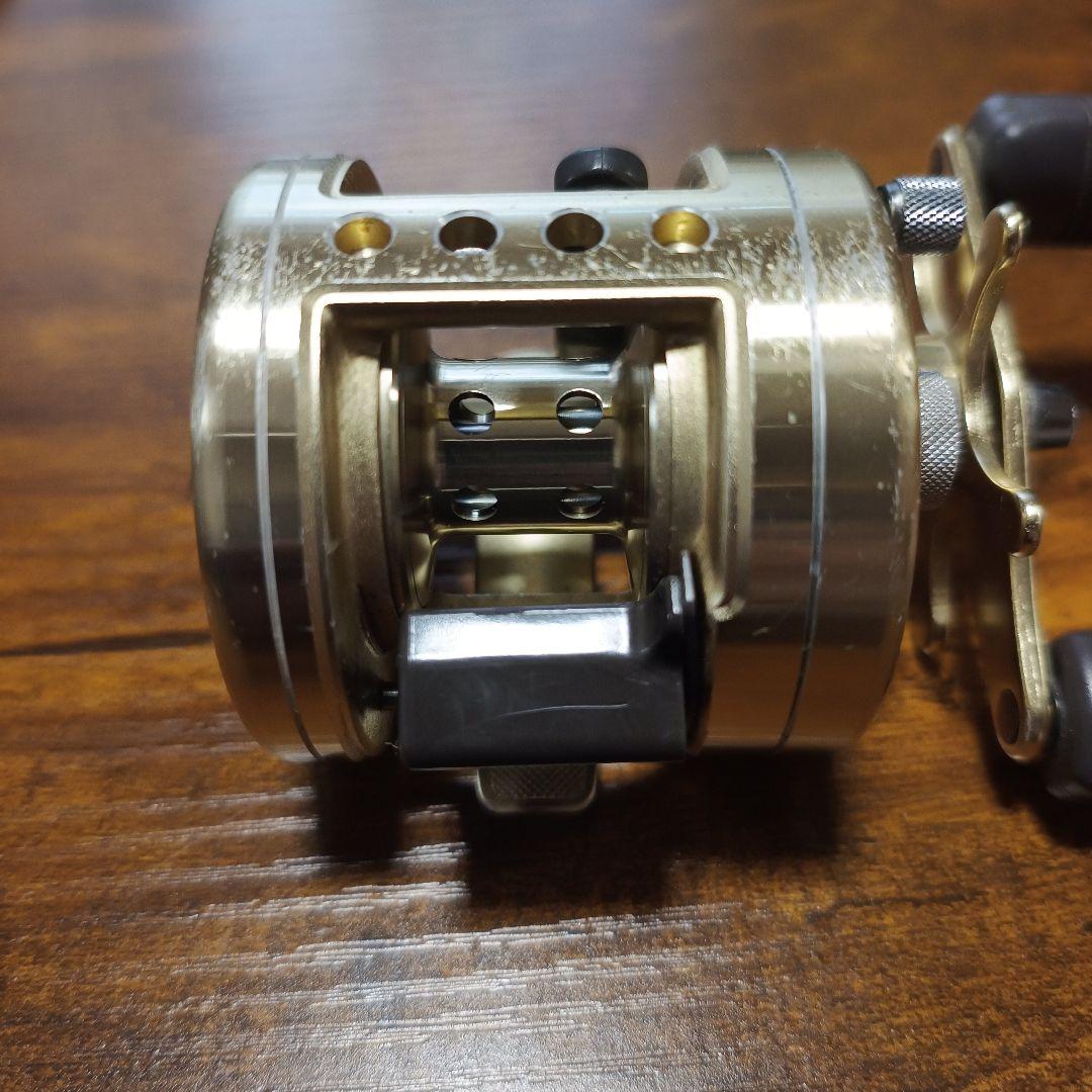シマノ カルカッタ200XT 動作品 丸型ベイトリール