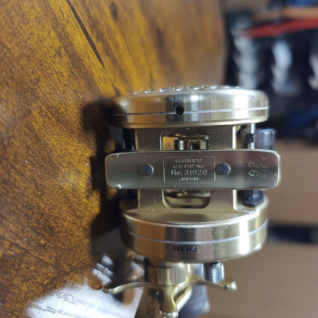 シマノ カルカッタ200XT 動作品 丸型ベイトリール
