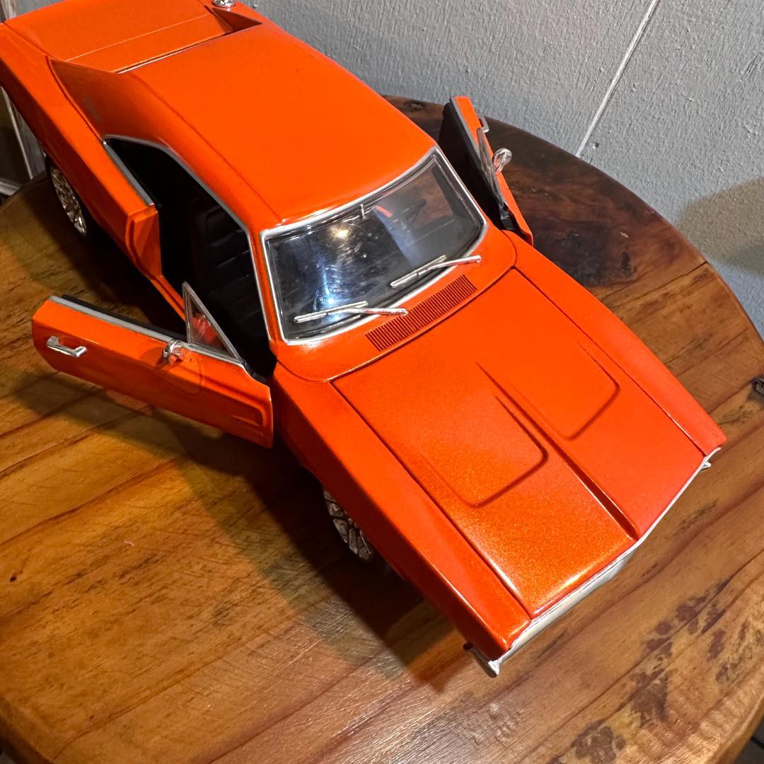 69 DODGE CHARGER 1/18スケールミニカー