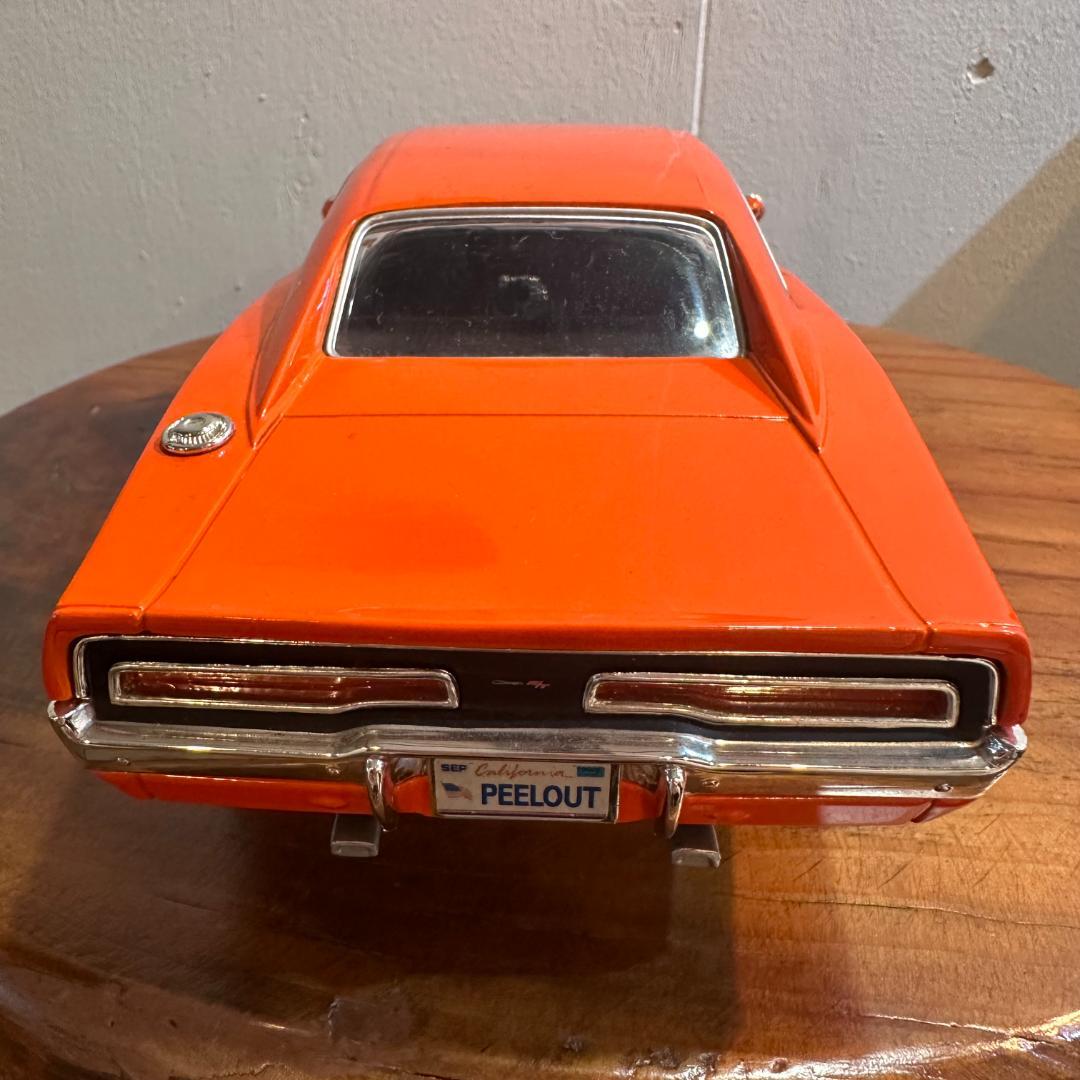 69 DODGE CHARGER 1/18スケールミニカー