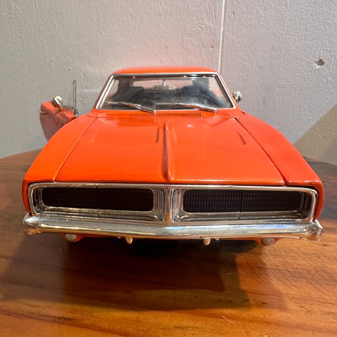 69 DODGE CHARGER 1/18スケールミニカー