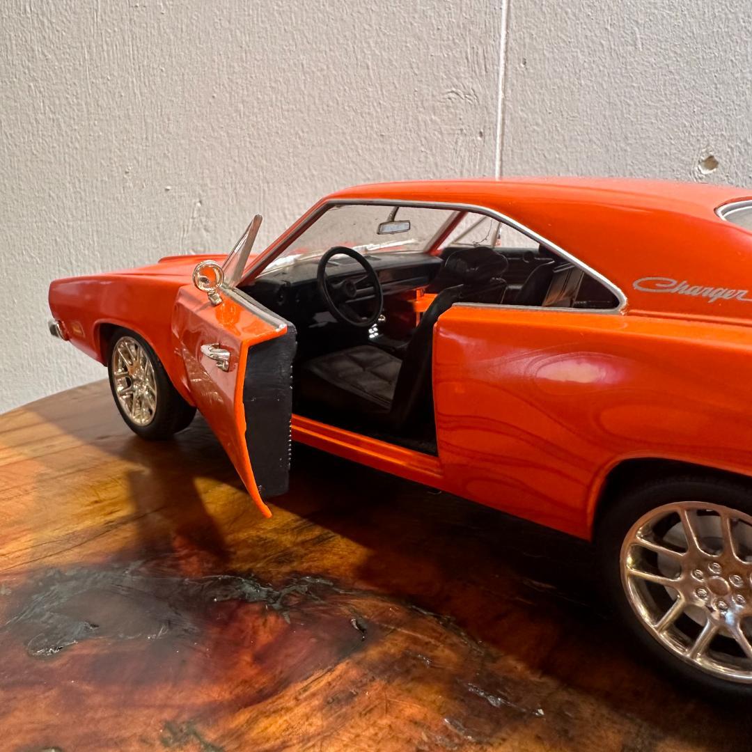 69 DODGE CHARGER 1/18スケールミニカー