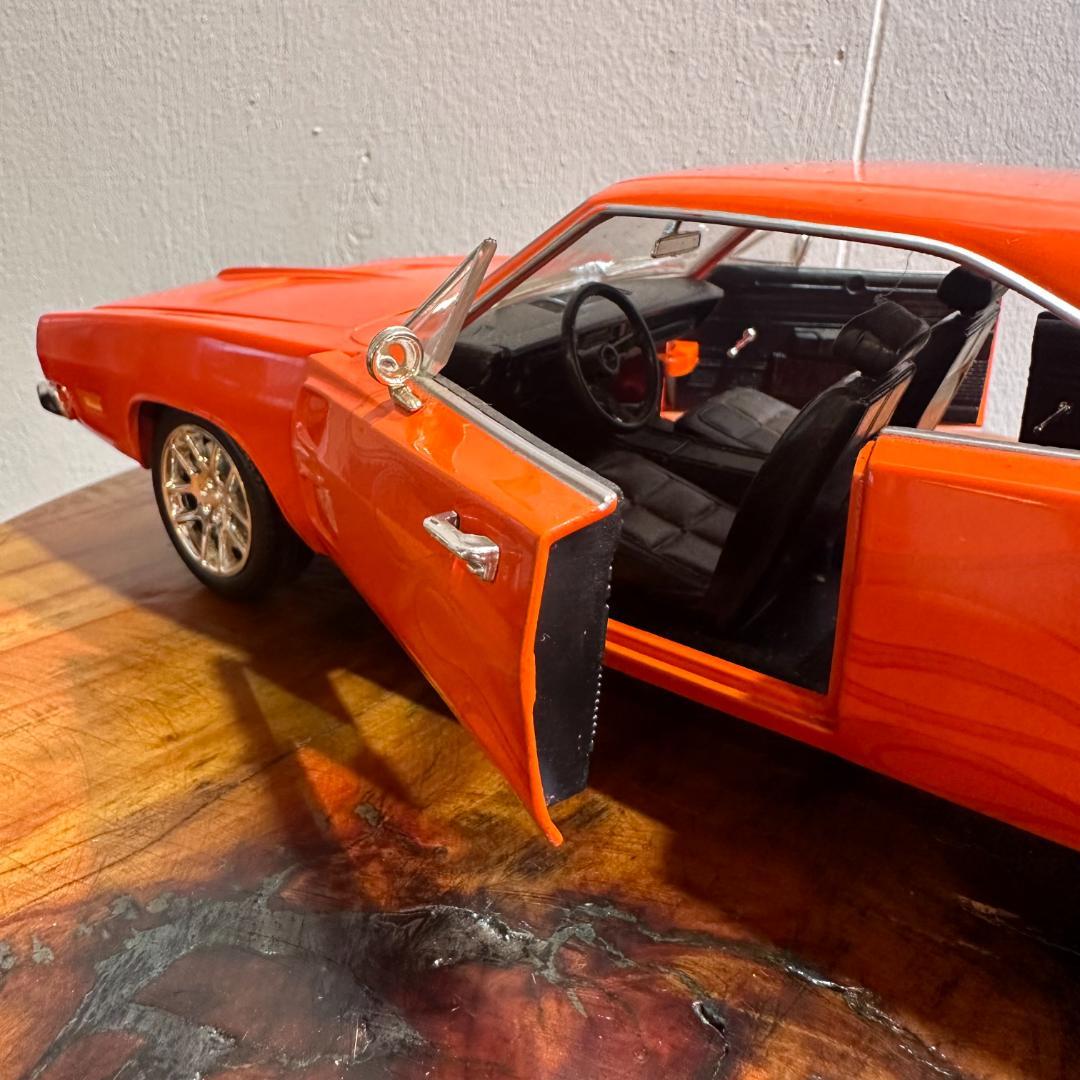 69 DODGE CHARGER 1/18スケールミニカー