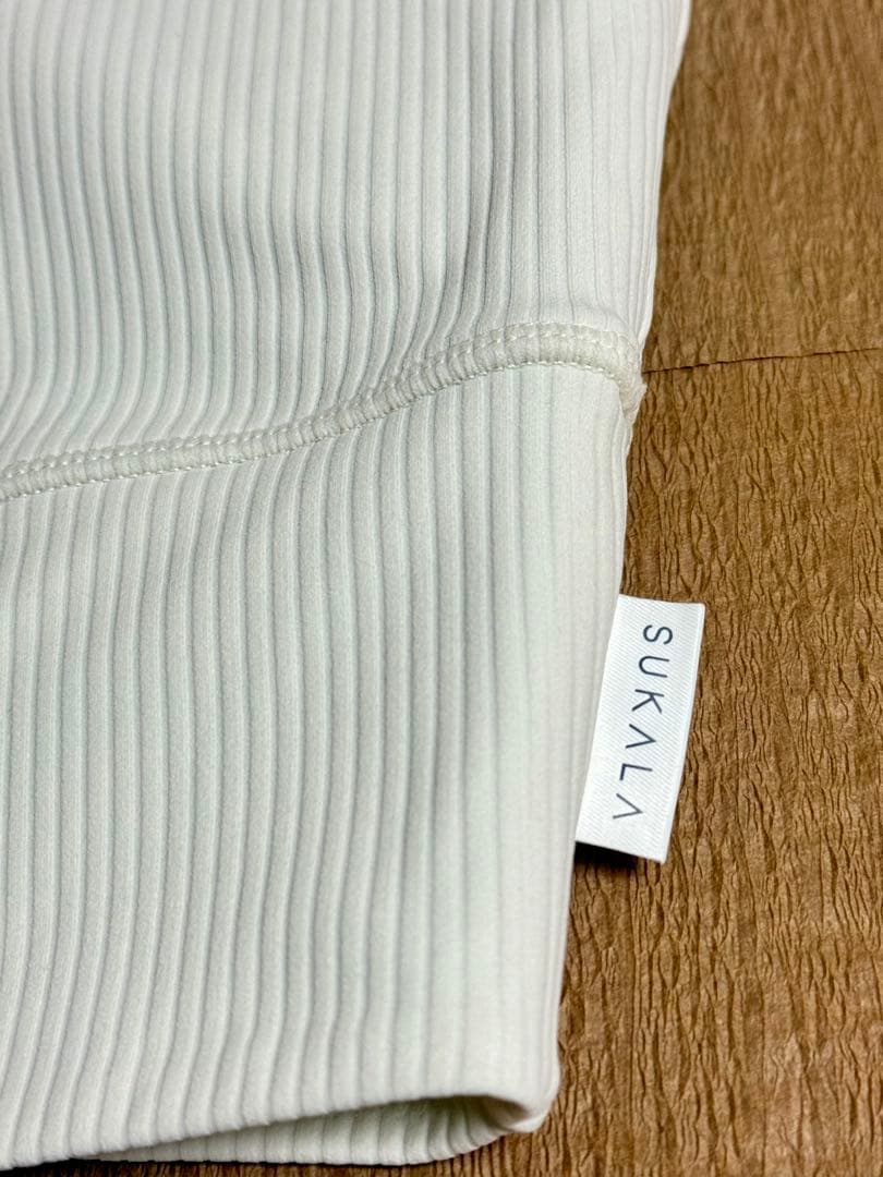 新品【SUKALA 】ストラップ付きタンクトップ ホワイト　Lサイズ　LAVA