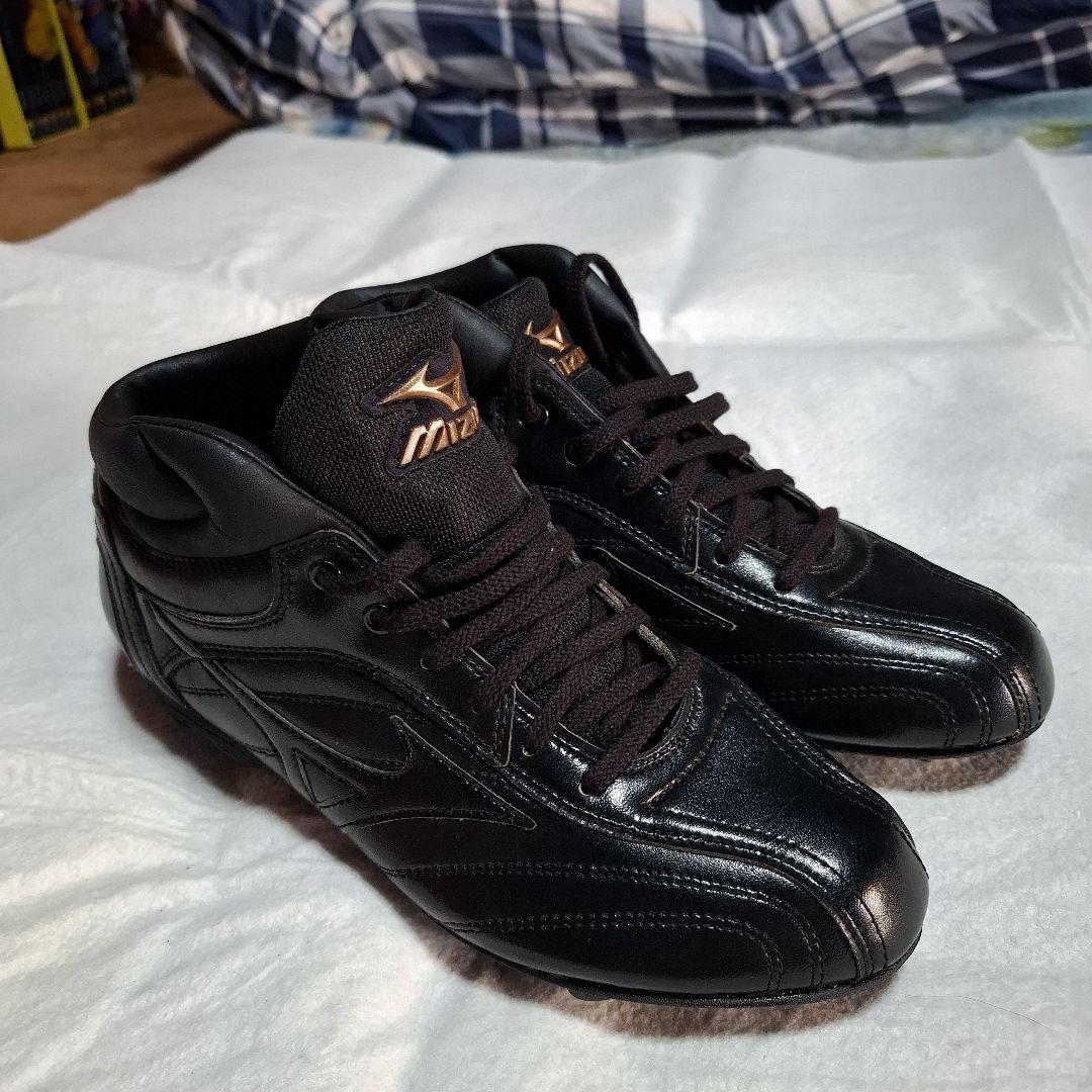 Mizuno ブラック スパイクシューズ ミッドカット