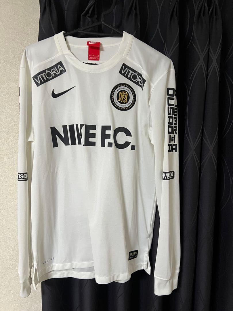 Nike F.C. ホワイト長袖シャツ Mサイズ