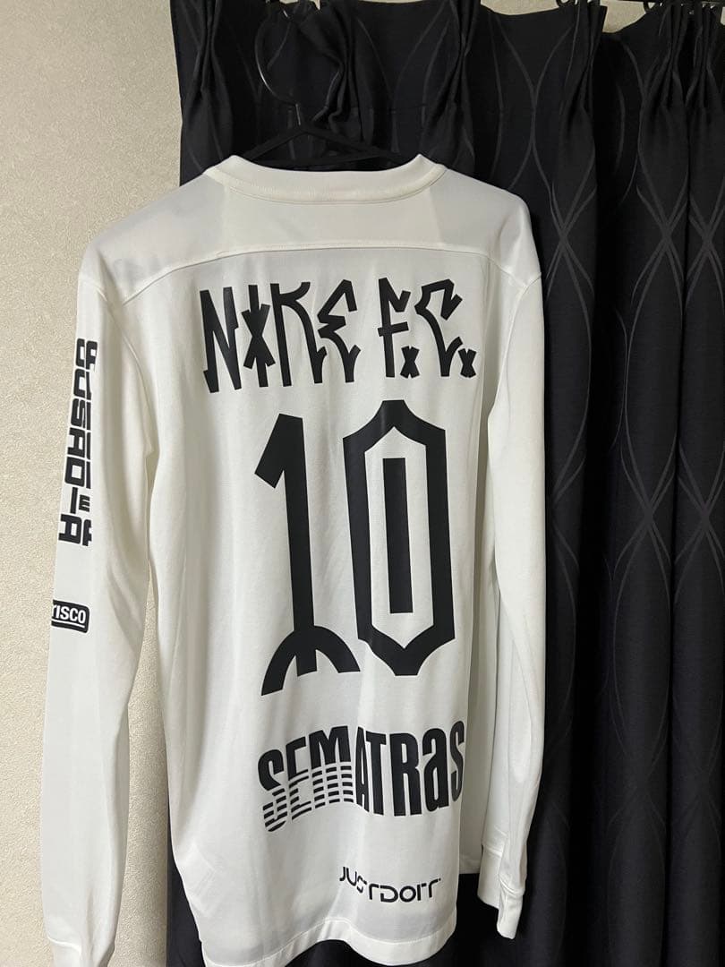 Nike F.C. ホワイト長袖シャツ Mサイズ