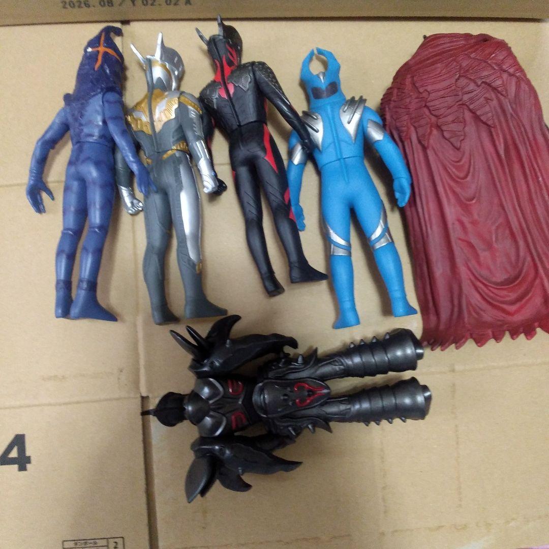 【処分まとめ売り】ウルトラマン旧ソフビ人形＋大きいウルトラマンゼロソフビ
