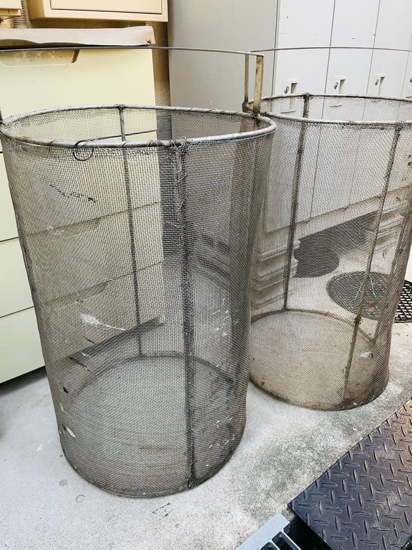 金属製ざる 約80cm 。2つあります。2つ一緒に買うと価格は相談可能です。