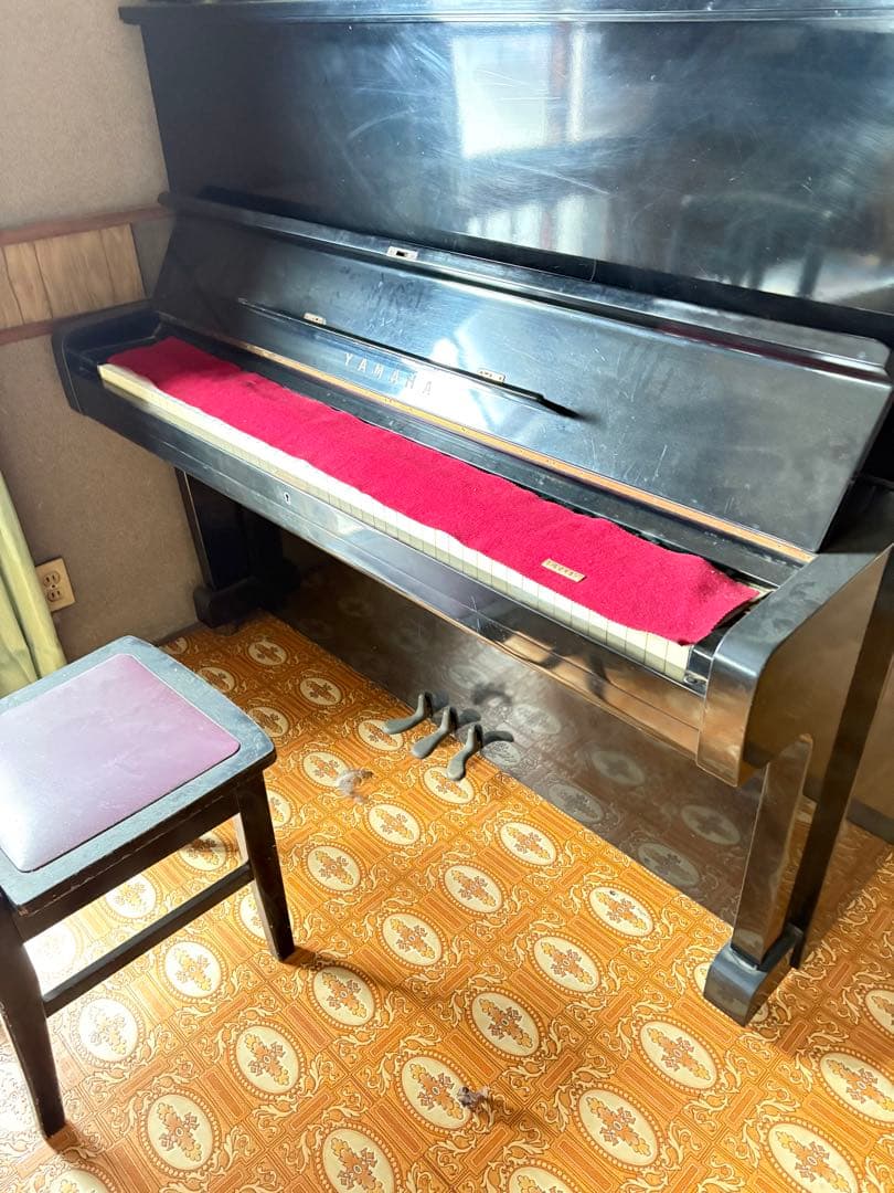 YAMAHA ピアノ 黒 赤カバー 3ペダル 1980 UX !? ヴィンテージ