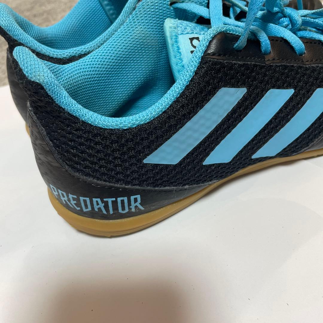 adidas フットサルシューズ　PREDATOR