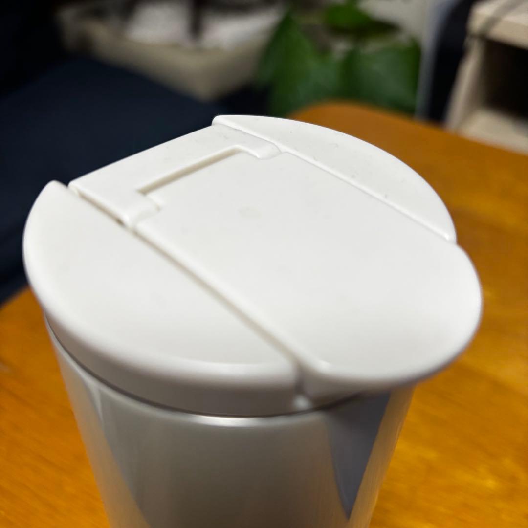 STARBUCKS ✴︎韓国限定✴︎店舗限定✴︎ホワイト花柄水筒✴︎プレミア品