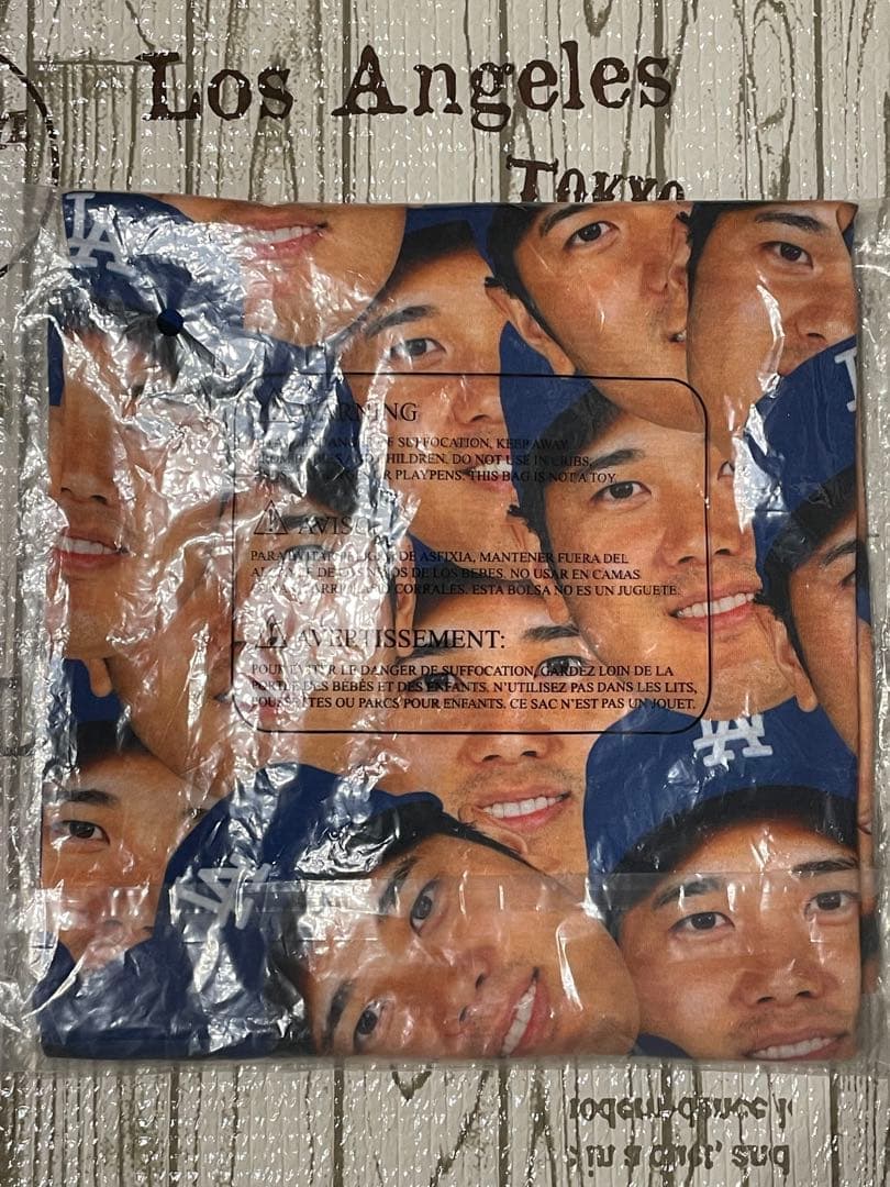 新品ドジャーズ大谷翔平選手　顔総柄TシャツMサイズ