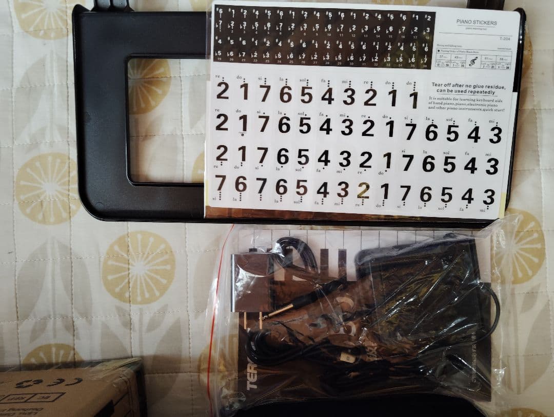 電子ピアノ 88鍵盤 折り畳み式 キーボード 収納バッグ付き　新品　ブラック