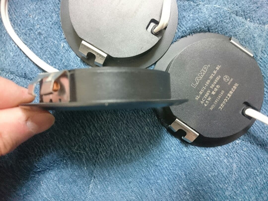 スガツネ 薄型　LED照明