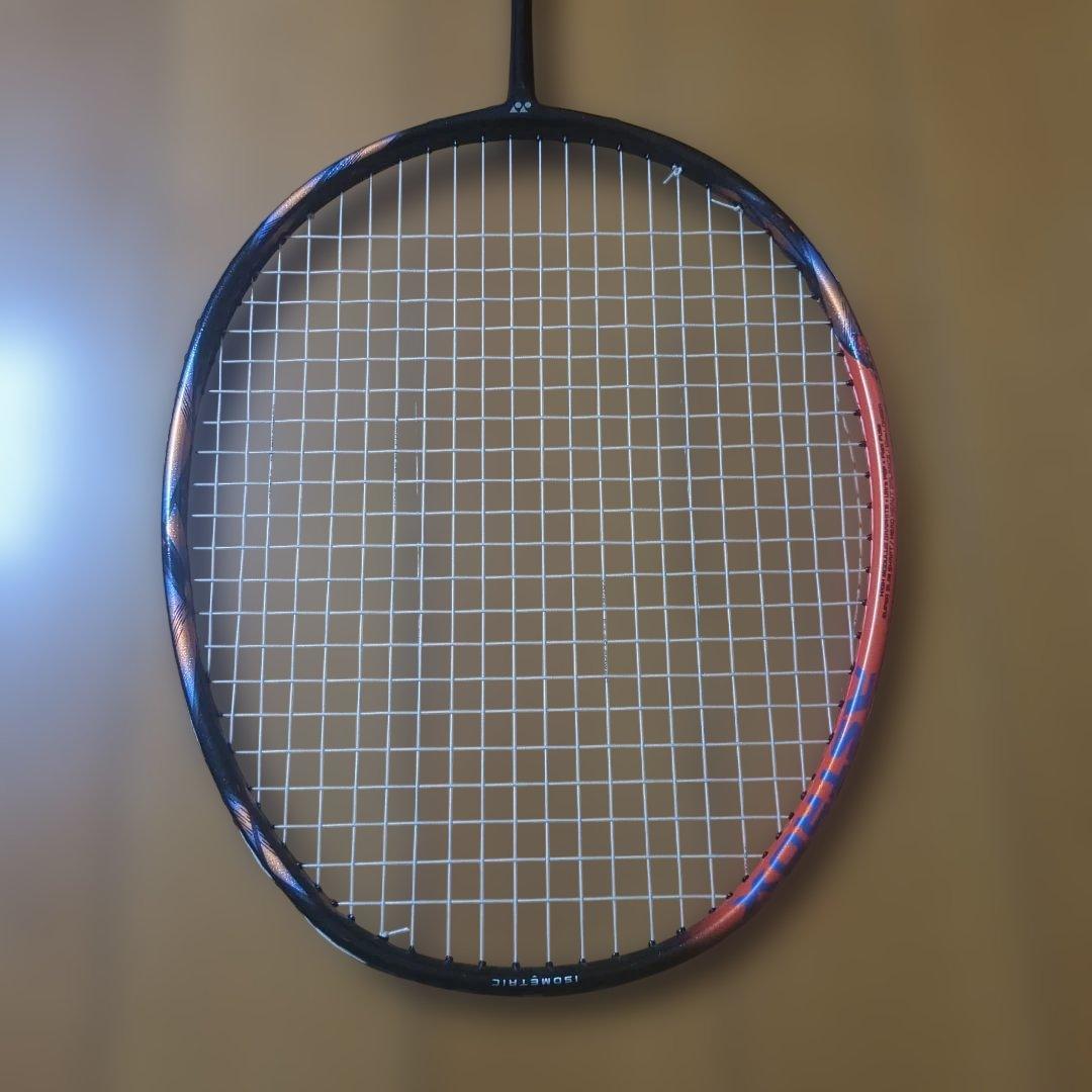 ヨネックス　ASTROX 77 PRO バドミントンラケット4U　ガット新