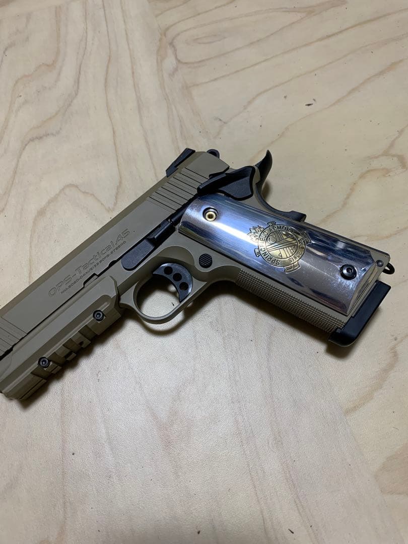 未使用品 コルトガバメント M1911 用 アルミ製グリップ メッキシルバー