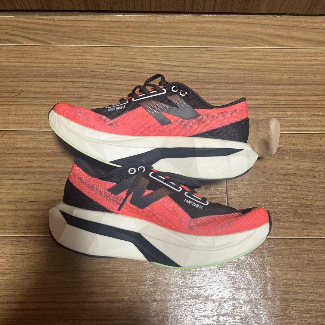 New Balance FuelCell RC Elite ピンク/ブラック