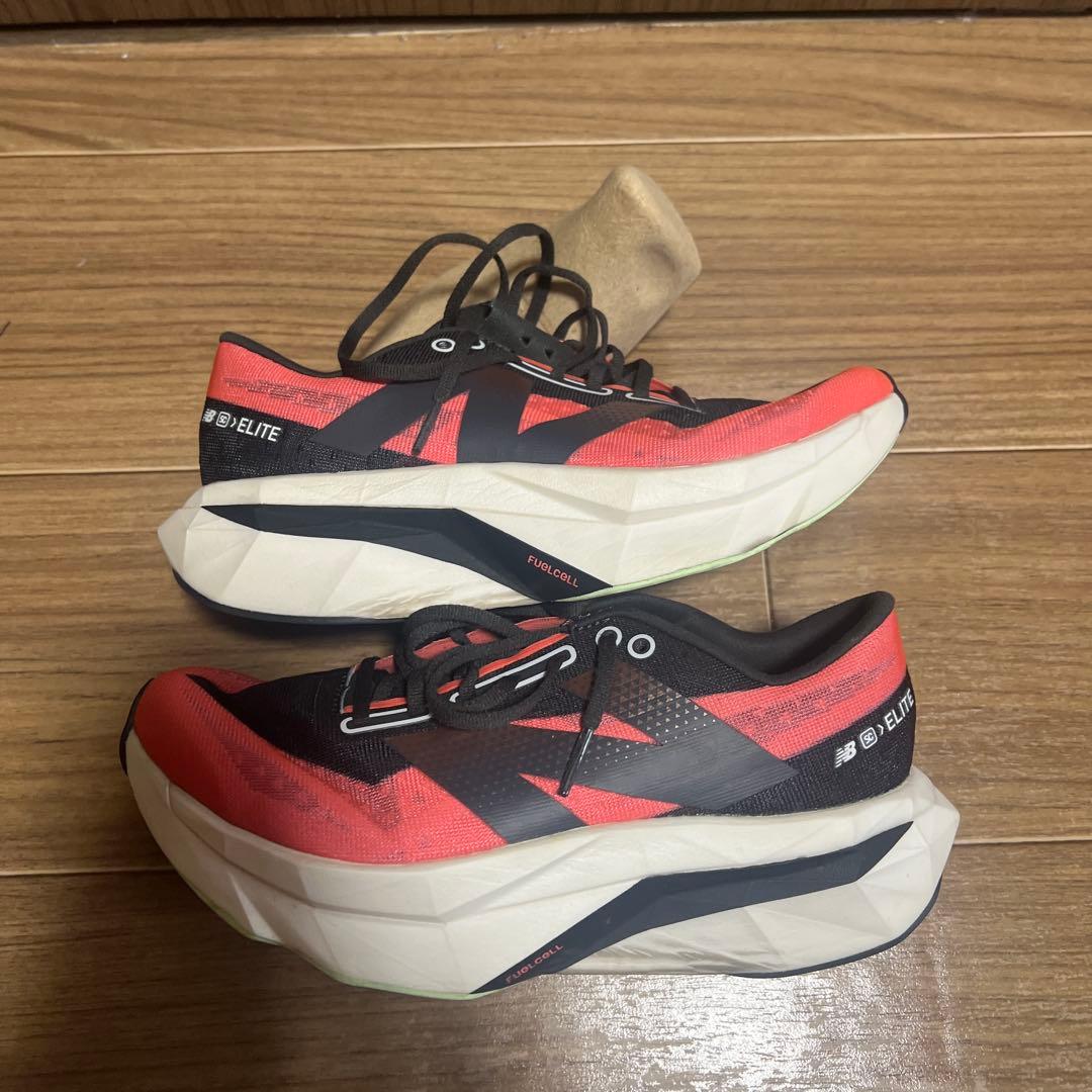 New Balance FuelCell RC Elite ピンク/ブラック